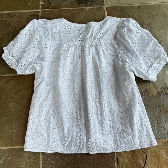 Draper James White Eyelet Short Sleeve Blouse size Medium - Picture 5 of 7